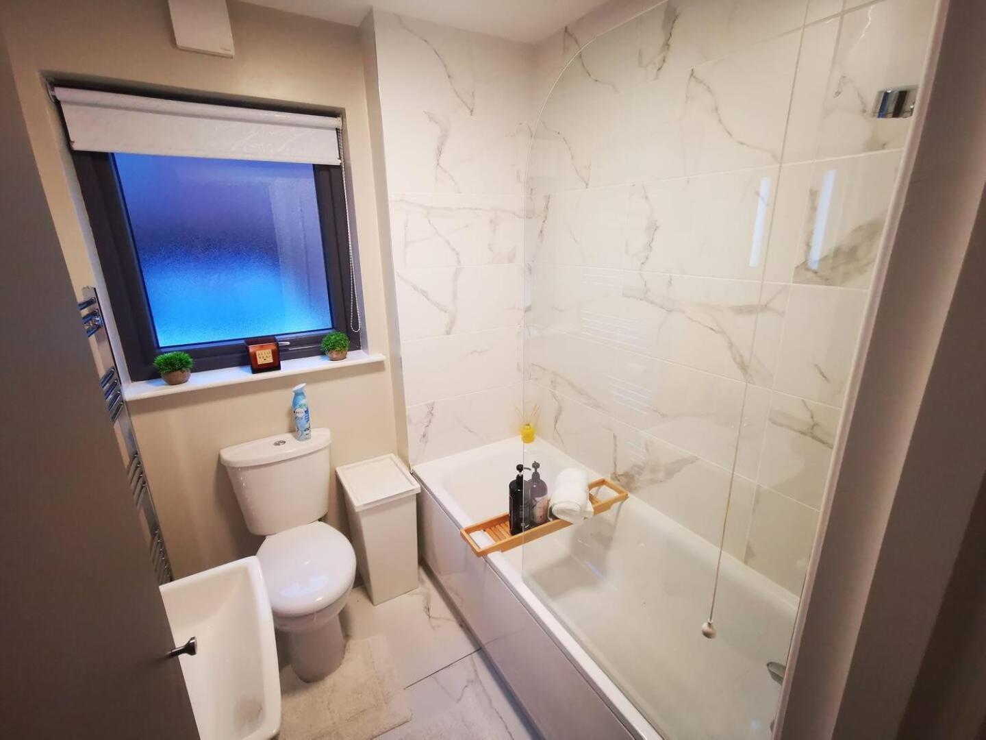 Belfast Central 2 Bedroom Luxurious Modern Stay Exteriör bild